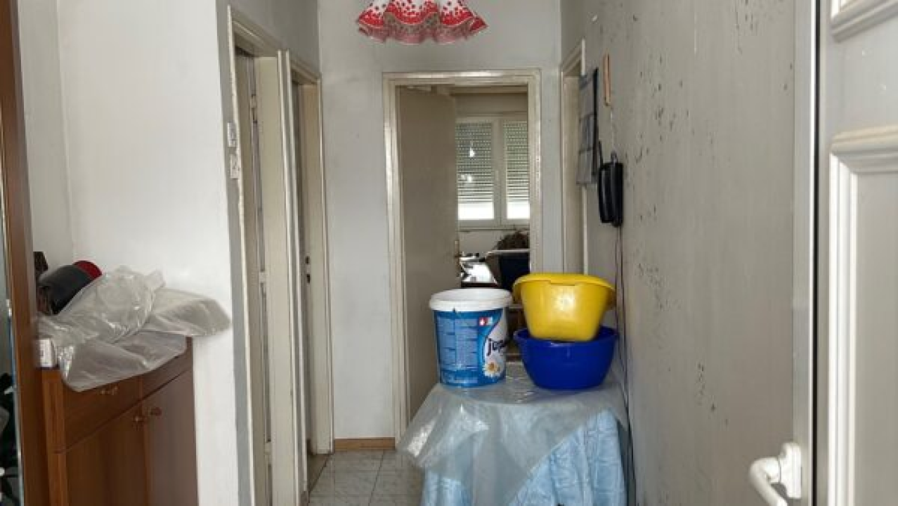 FOTO Nakon energetske obnove zgrade stanovi nekih Drnišana neupotrebljivi su za život