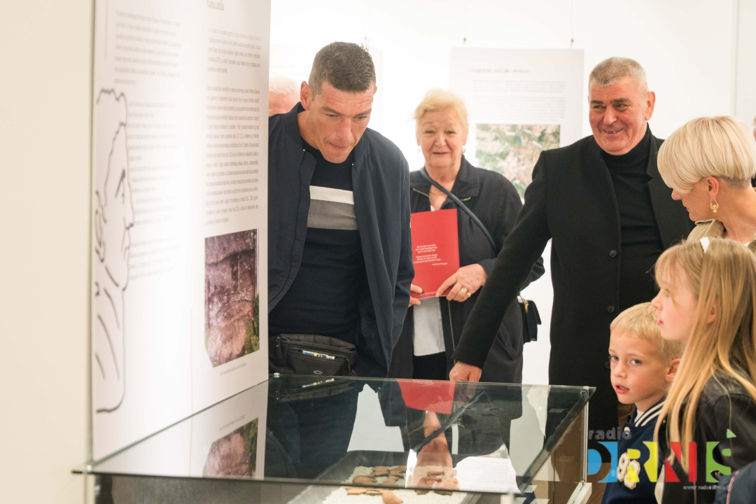 Arheološki nalazi iz drniškog kraja: Otvorena izložba Ive Ćevida 'Od Gradine do grada'