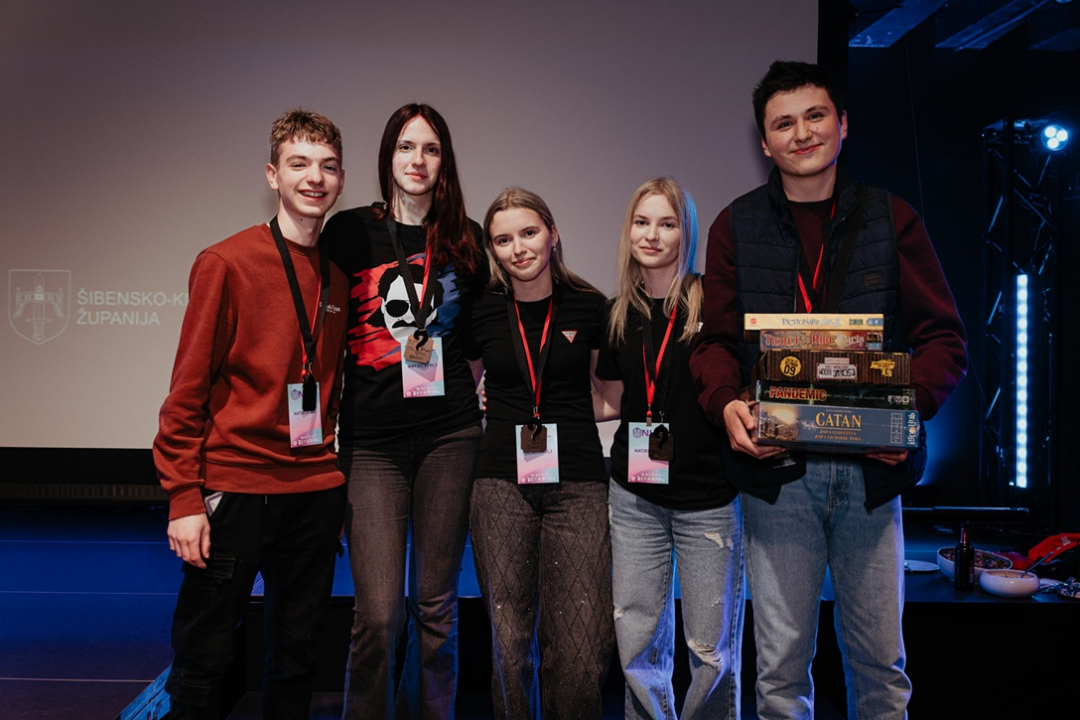 Morana Zibar gostovala na finalu NKL-a: Zadrani odnijeli pobjedu, pet laptopa i pehar, šibenska ekipa deveta