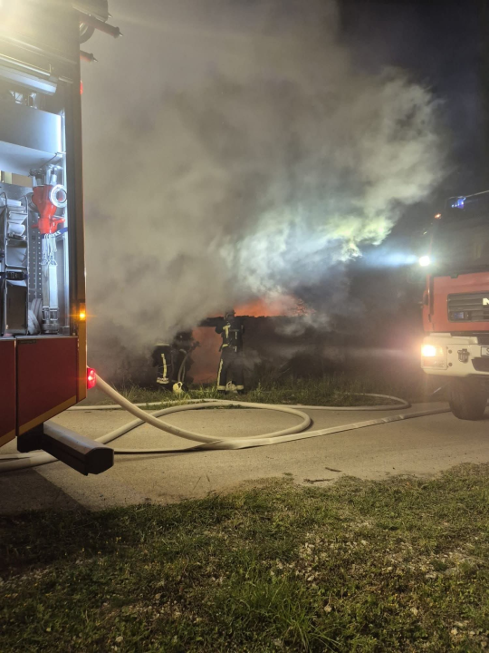 Noćas gorjela štala u Vrpolju: Šibenski vatrogasci spriječili veću štetu