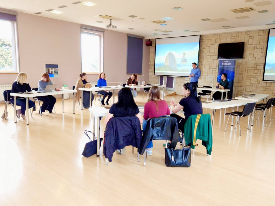Tim šibenskog Trokuta u Zadru održao edukaciju ‘Digitalna pismenost i umjetna inteligencija’
