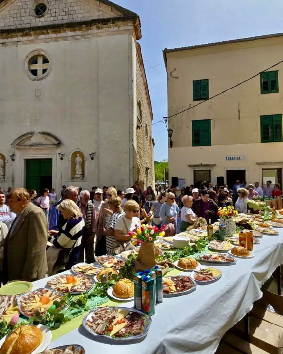 FOTO U ponedjeljak bacite đir do Skradina: Ne propustite bogati Uskrsni domjenak!