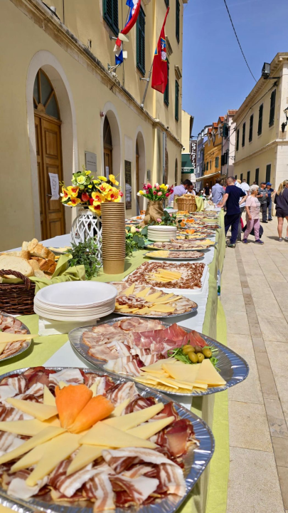 FOTO U ponedjeljak bacite đir do Skradina: Ne propustite bogati Uskrsni domjenak!
