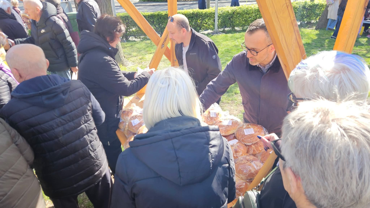 Od meda, pogača do dekoracija: Bogata ponuda na uskrsnom sajmu u Kninu