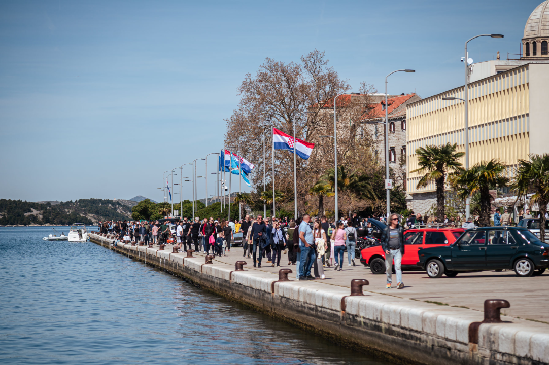 FOTO Obrtnici i ove godine pripremili uskrsni doručak u Šibeniku, glavna zvijezda bila je mega fritaja