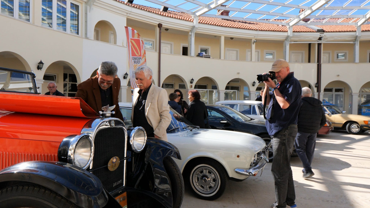 Uskrs u Rogoznici donio spoj tradicije i gastronomije: Izložba oldtimera oduševila mještane i goste
