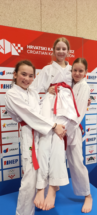 FOTO Melani Majkić i Gabrijela Županović, članice Karate kluba Šibenik 1066, osvojile Kup Hrvatske