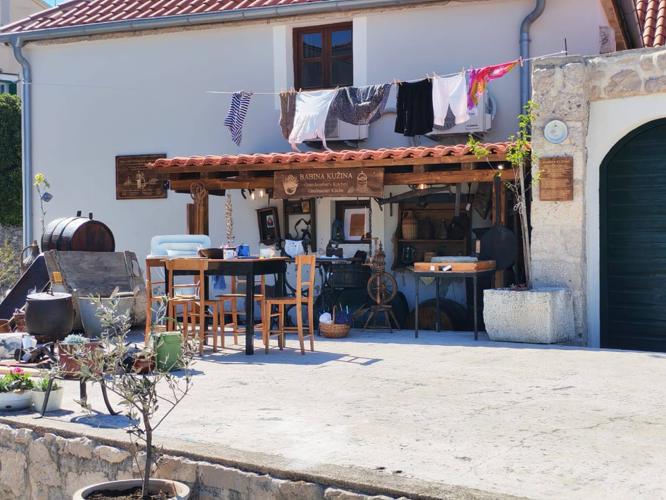 Mještani Tribunja stvorili svoj baštinski kutak