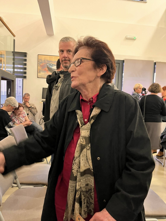 Mićo Samardžija u kninskoj knjižnici predstavio ‘Vodič po Kninu i okolici za avanturiste i fotografe’