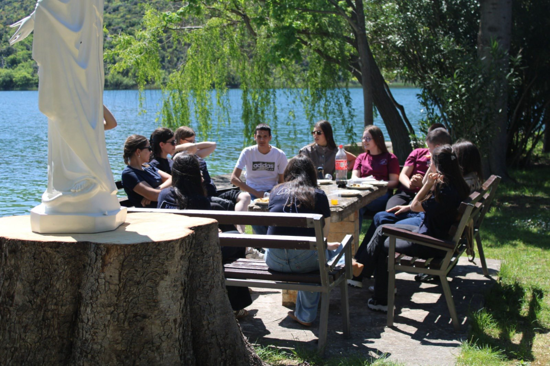 Članovi Franjevačke mladeži iz Šibenika i Zadra proveli duhovnu obnovu na Visovcu
