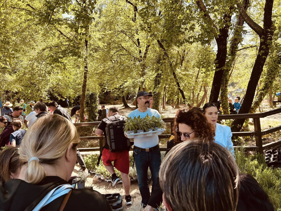 Podijeljeno 2000 porcija fažola i 1500 autohtonih i medonosnih sadnica u NP Krka