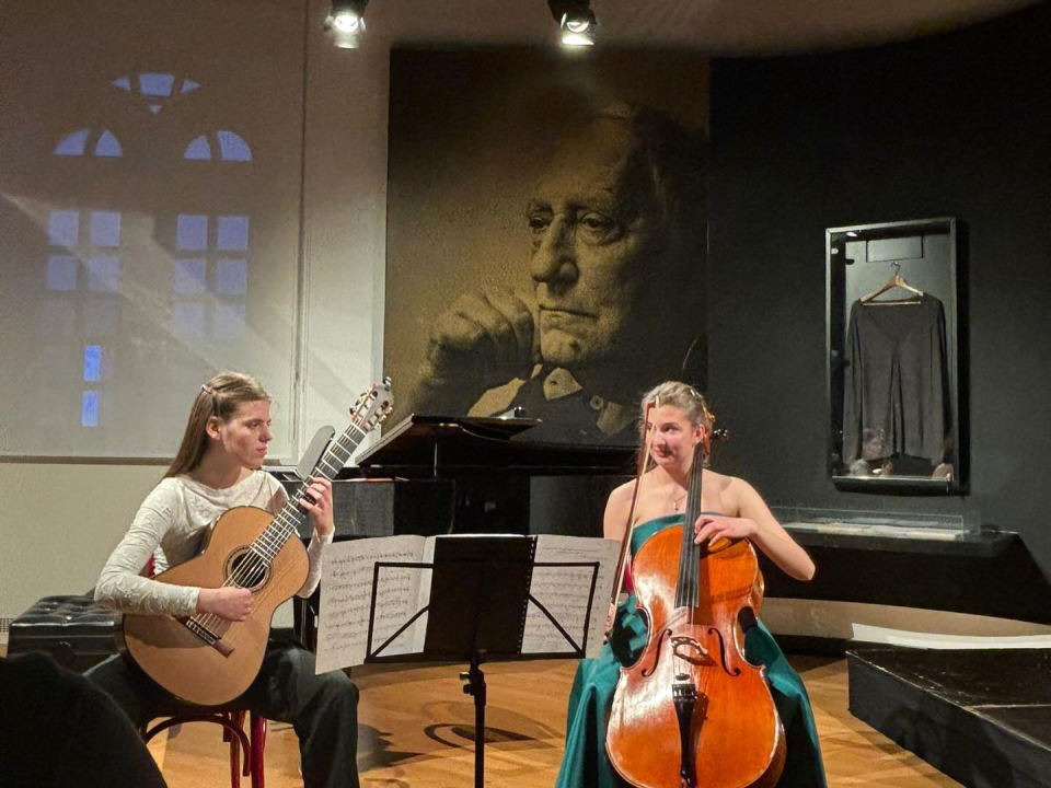 Učenica šibenske glazbene škole, violončelistica Antea, održala koncert u kazalištu