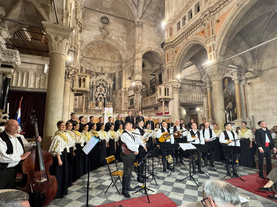 Lado u šibenskoj katedrali održao koncert 'Agnec Božji'