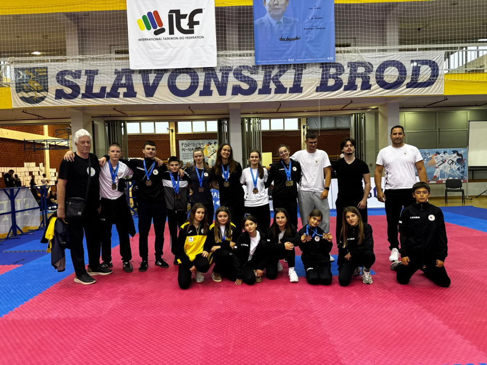 FOTO Borci TKD Solarisa uzeli 15 medalja na turniru u Slavonskom Brodu